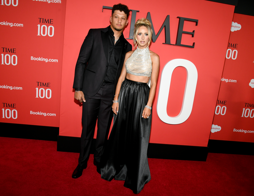 Patrick Mahomes and Brittany Mahomes recently attended an award show in New York City and the NFL WAG was spotted flaunting her toned physique. Here are pictures of the two from the event.