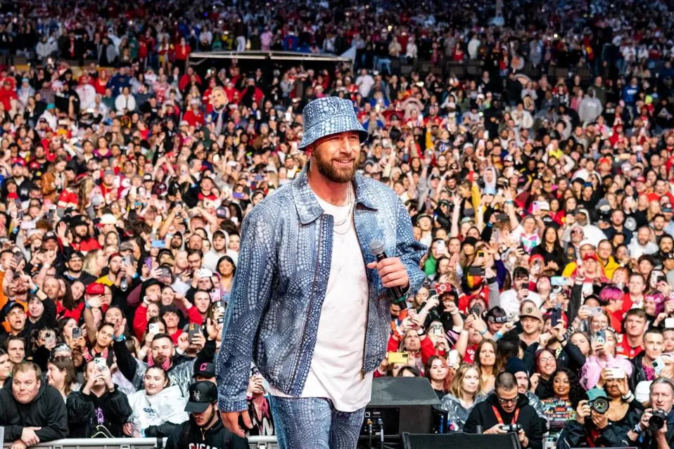 Travis Kelce is showing his love for Taylor Swift at Kelce Jam: The 34-year-old tight end for the Kansas City Chiefs hosted the second year of his music festival this weekend on Saturday, May 18, in Kansas City, featuring performances by Lil Wayne, Diplo, and 2 Chainz