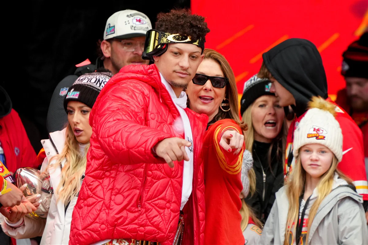Patrick Mahomes‘s business ventures are not new. While he claims co-ownership of numerous sports and food and beverage ventures: Randi Mahomes, would be the first one to promote it, but she did something else instead! What?