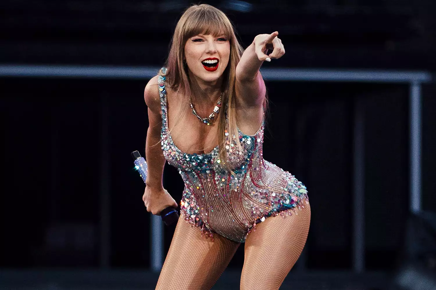 Taylor Swift Speaks Portuguese as She Performs First Ever Show in Lisbon for Eras Tour: The singer performed the first of two shows as part of the Eras tour at Lisbons’ Estádio da Luz stadium