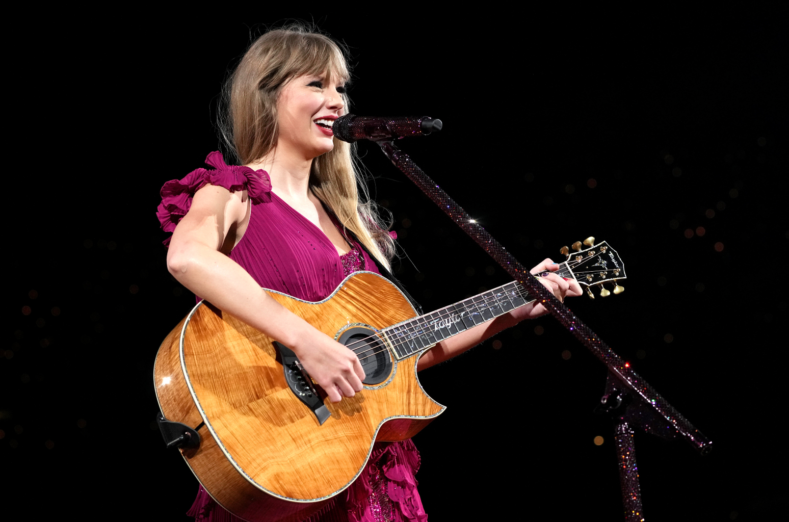 Taylor Swift reveals the best-kept secret of the Eras Tour and Travis Kelce's silence: The singer-songwriter surprised her fans in Paris