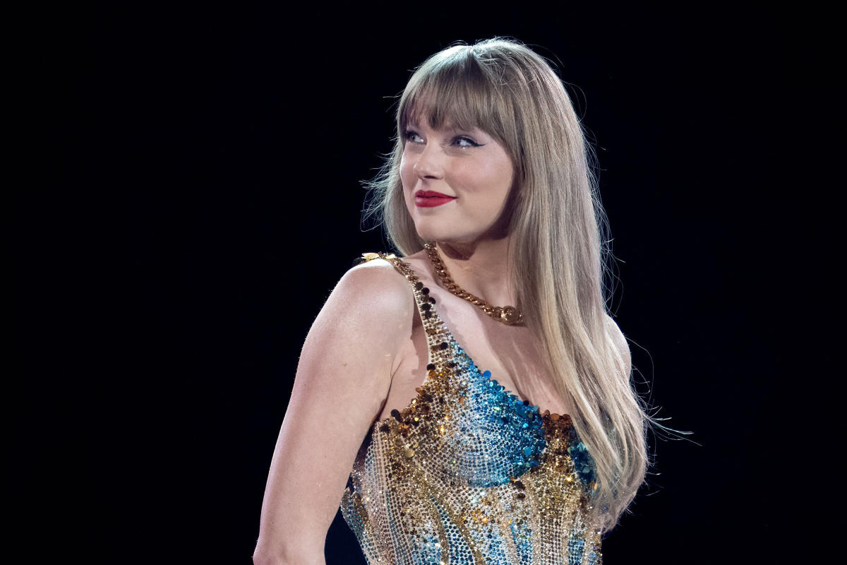 Edinburgh locals rent flats and spare rooms to Taylor Swift fans for up to £585 per NIGHT - as hordes of Swifties descend on the city ahead of the star's first UK show