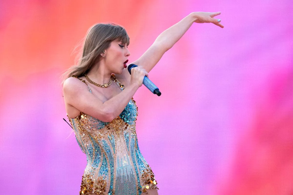 Taylor Swift's shout-out to couple after noticing they got engaged at Edinburgh gig and gave them a huge offer as their wedding gift....details below