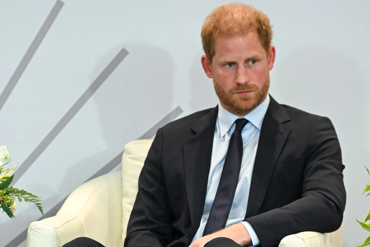 ROYAL NEWS LIVE: Prince Harry is facing an uncomfortable situation as a petition to stop the Duke of Sussex from receiving an award has reached 60,000 signatures.