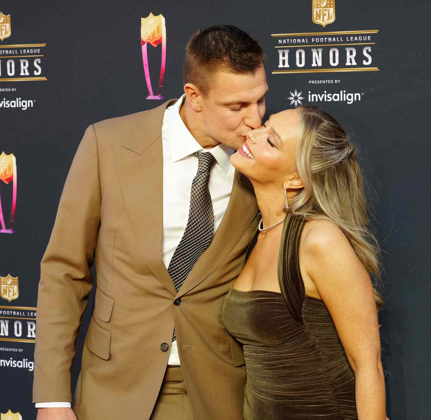 At 41 years old, NFL legend Rob Gronkowski has finally become a father, welcoming his first child with his beloved wife.”